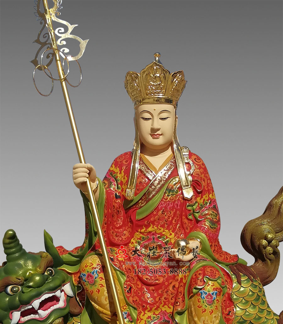 铜雕地藏菩萨正面近照彩绘描金塑像